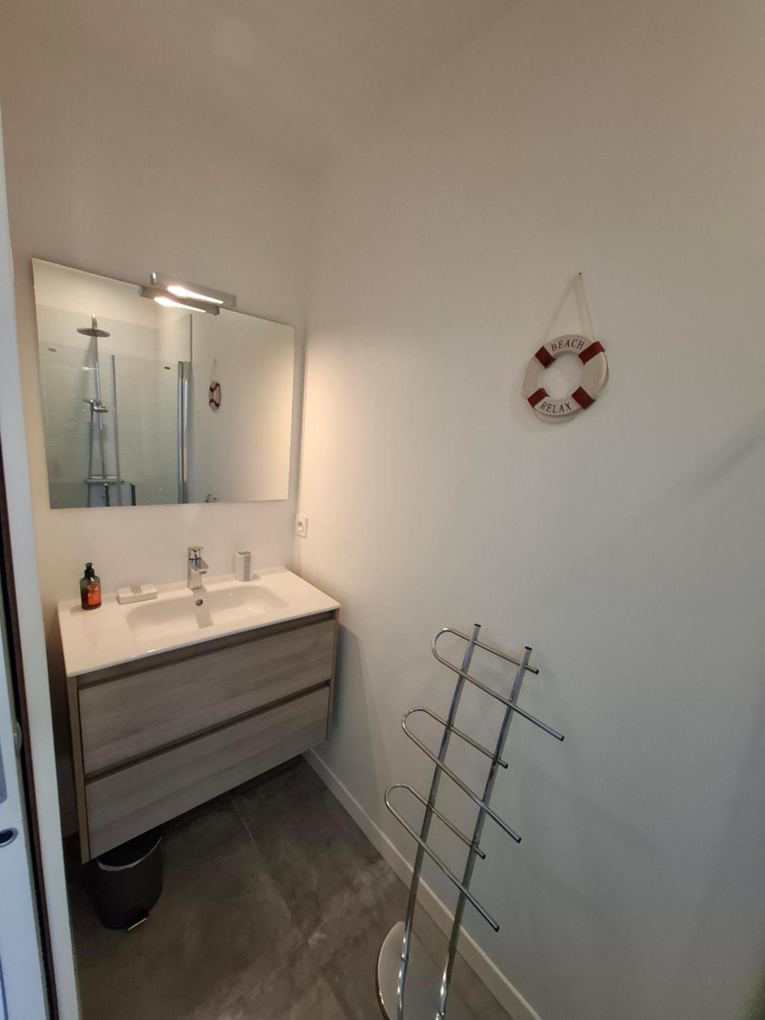 Fleur De Sel: Cozy With Private Terrace And Bikes Homestay *