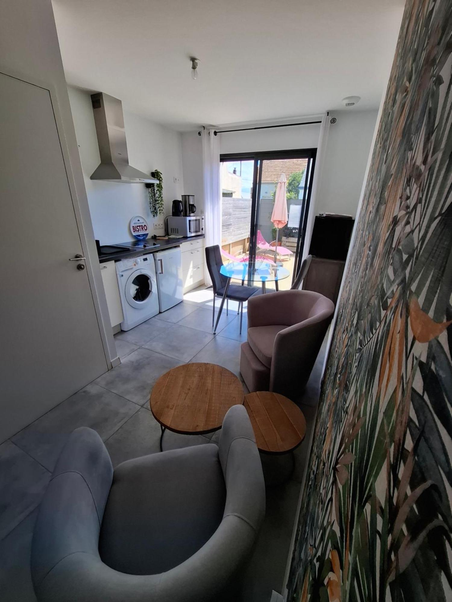 Fleur De Sel: Cozy With Private Terrace And Bikes Homestay