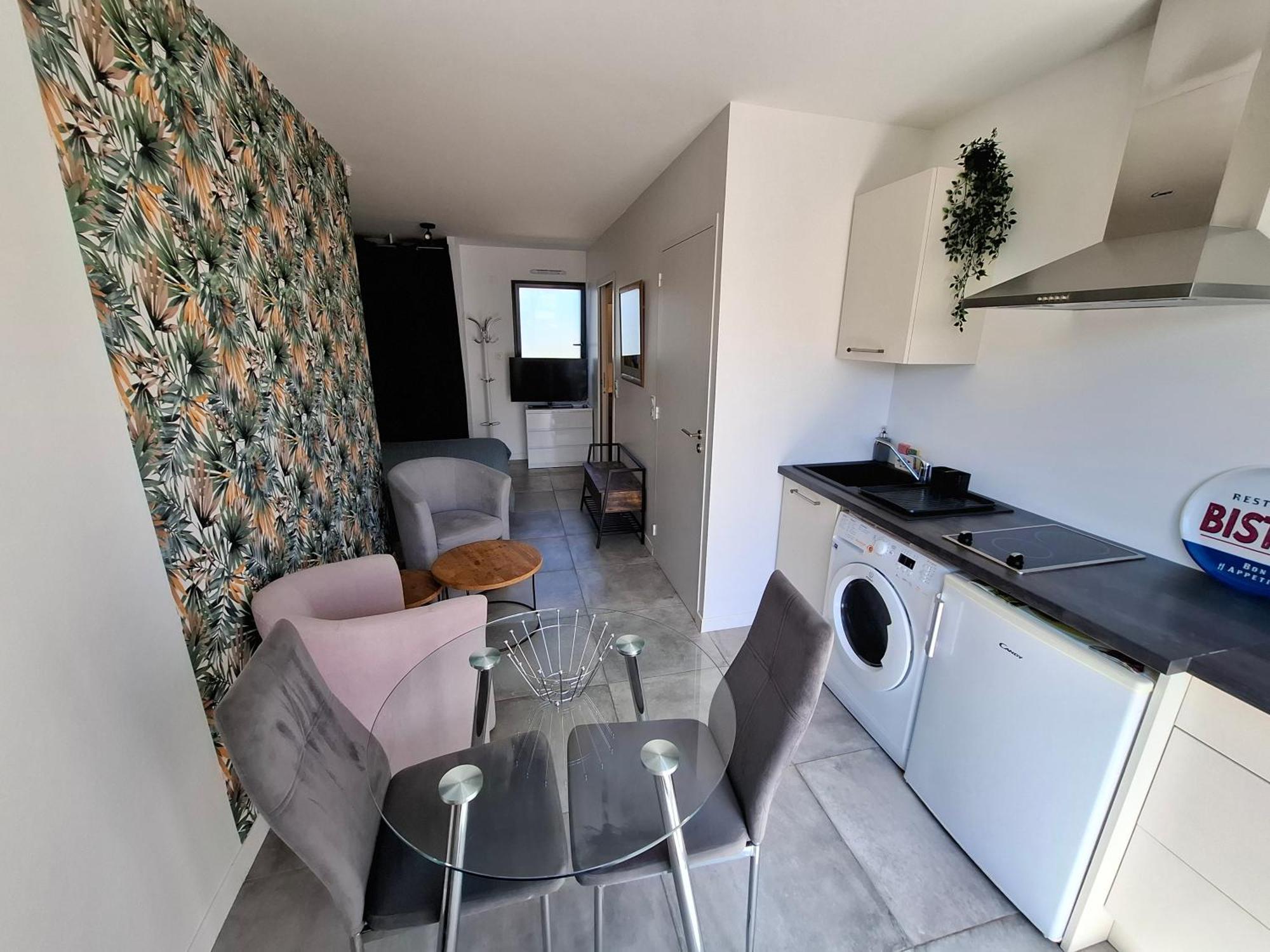 Fleur De Sel: Cozy With Private Terrace And Bikes Homestay *
